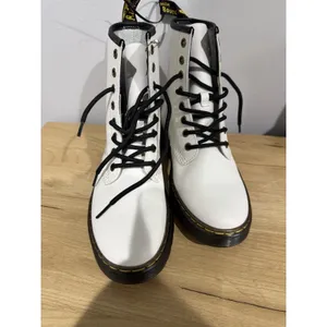 Dr. Martens BRAND NEW WOMAN AIR WAIR ZAVALA COMBAT BOOTS - SIZE 6 thumbnail 2
