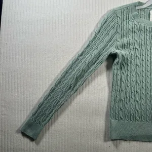 Abercrombie & Fitch Women’s M Green Cable Knit Crewneck Sweater Long Sleeve thumbnail 2