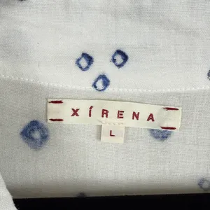 XiRENA Avery‎ Cotton V-neck Blouse in White w/ Blue Print Size Large thumbnail 3