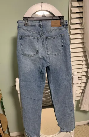 H&M Highwasted Mom Jeans thumbnail 3