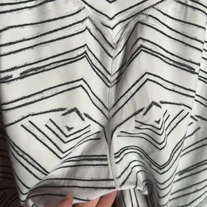 BuffBunny Slay Leggings Medium White Black Zebra Geometric High Waist Activewear thumbnail 9