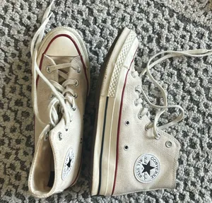 Parchment (off white) Converse Chuck 70 Hi Top Sneakers size 8 women/6 men thumbnail 1
