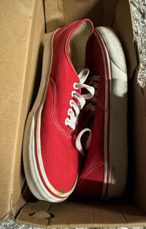 Red Vans thumbnail 1