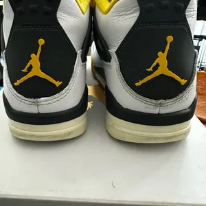 Women’s Air Jordan 4 Retro thumbnail 6