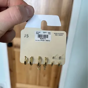 Aeropostale NEW earrings  thumbnail 3