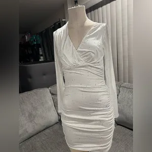 🍒BUNDLE 2 ITEMS FOR $8✨ 🌸AMTIOUS sparkly white dress ✨ thumbnail 5