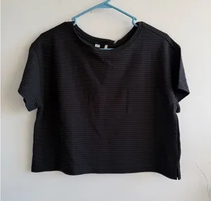 TravisMathew Charter Cruise Black Ribbed Short Sleeve Crop Top 1LE014 Womens M thumbnail 1