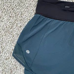 Lululemon Hotty Hot Short 4” (size 6) thumbnail 3