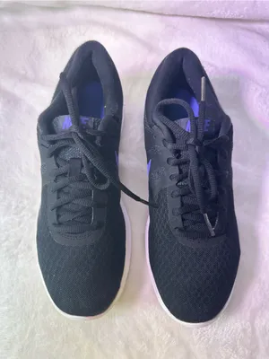 Nike Black Athletic Trainers with Purple Swoosh thumbnail 4
