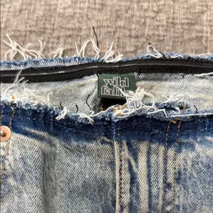 Wild Fable Light Wash Women's denim‎ skirt size 4 thumbnail 2