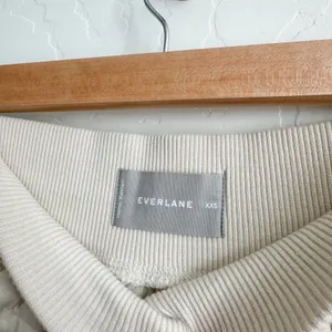 Everlane | Organic Cotton Quilted High-Rise Shorts in Parchment‎ Cream thumbnail 7