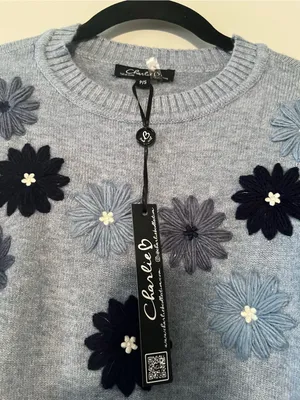 NWT Blue Floral Appliqué Embroidered Crewneck Knit Sweater Small Oversized thumbnail 2