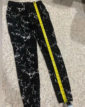 Pop fit black, white marble leggings with pockets S thumbnail 7