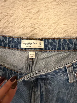 Abercrombie Taper High-Rise Curve Love Jeans thumbnail 2