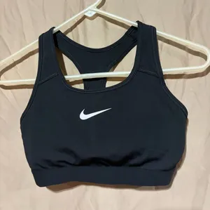 Nike sports bra thumbnail 1
