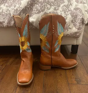 Boots Size 8 thumbnail 1