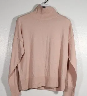 NWT  Sweater Size Small thumbnail 1