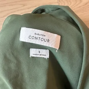 Aritzia Babaton Green Contour Criss Cross Bodysuit thumbnail 5