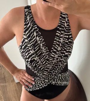 Miraclesuit Illusionist Palm One Piece Swim Suit Black White Zebra Womens Size 6 thumbnail 1