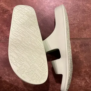 Old Navy slides thumbnail 2