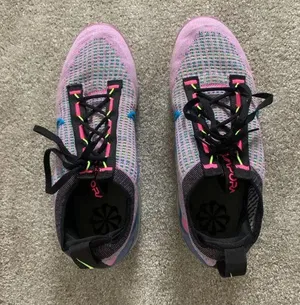 Nike Women’s  Air Vapormaxes 2022 thumbnail 8