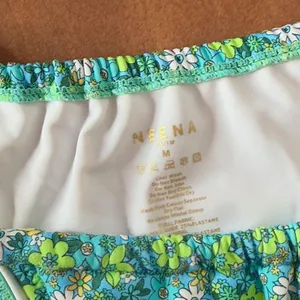 Neena Swim | Tie Bikini Swimsuit Set with Underwire in Floral Green‎ Size Medium thumbnail 5