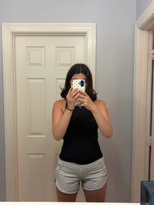 Lululemon Hotty Hot 2.5" Shorts thumbnail 4