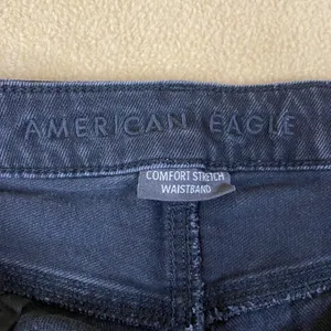 American Eagle Distressed Denim Shorts Womens 2 Black Frayed High Rise‎ Jean EUC thumbnail 4