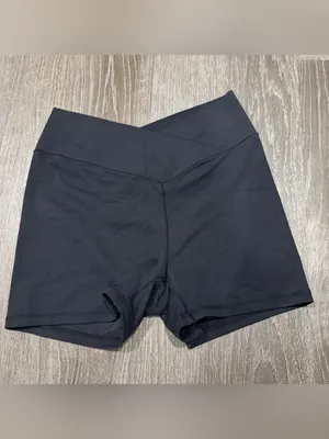 NWOT Halara Black SoftlyZero High Waisted Crossover Yoga Bike Shorts thumbnail 4