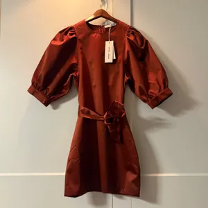 Samsoe Samsoe Celestina Short Dress Brandy Brown Satin Puff Sleeve NWT Size S thumbnail 2