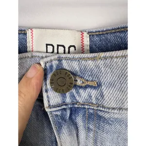 BDG Urban Outfitters Girlfriend Denim Shorts Light Wash Frayed Hem Size 28 thumbnail 3