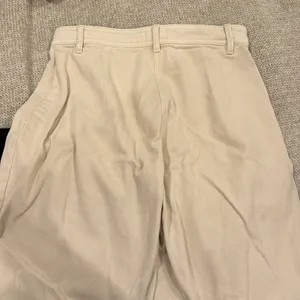 Aritzia Wilfred modern cargo pant in gd birch thumbnail 5
