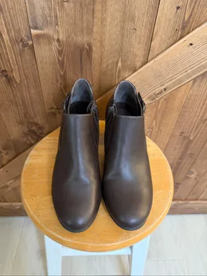 Croft & Barrow Women’s Size 8 Brown Heeled Ankle Booties thumbnail 2
