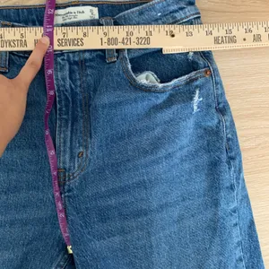 Abercrombie 27/4 Extra Short 90 Straight High Rise Jeans Dark Wash thumbnail 4
