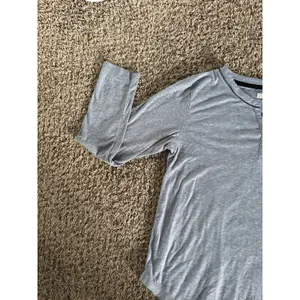 Anne‎ Klein Women's Light Blue Long Sleeve V-Neck Tee Size Small thumbnail 4