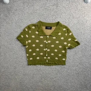Cider Olive Green Floral Knit Collared Short-Sleeve Scalloped Button Crop Top thumbnail 2