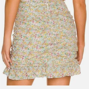 FOR LOVE & LEMONS RALEIGH FLOWER PRINT SHIRRED SKIRT SizE M thumbnail 4