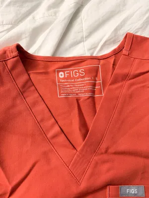 FIGS Catarina Top thumbnail 2