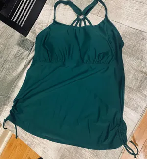 These high neck tankini tops feature with adjustable neck tunnel and straps thumbnail 4