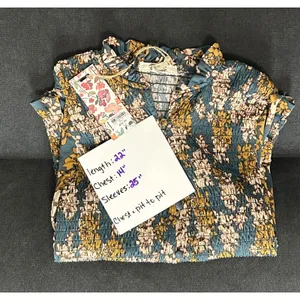 Gimmicks By Buckle Women's‎ S Pine Multi Floral Smocked Blouse Button Down NWT thumbnail 3
