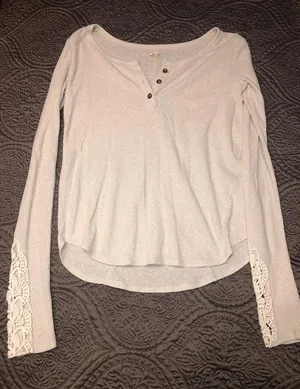 Hollister Long Sleeve thumbnail 1