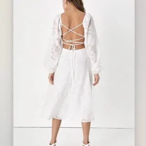 NWT Lulus Flirtatious Nature White Floral Jacquard Lace Up Midi Dress Size LARGE thumbnail 4
