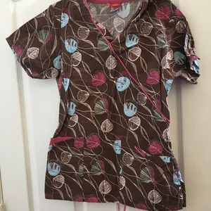 FINAL MARKDOWN Ladies’ Dickies Scrub Top (XS) thumbnail 1