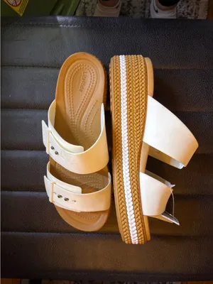 Crocs Women's Brooklyn Woven Buckle Platform Sandals thumbnail 2