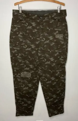 Lane Bryant distressed camouflage‎ pants size 14 thumbnail 1