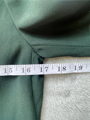 Aritzia Babaton Power Hip Blazer Forest Green 2 minimalist capsule wardrobe chic thumbnail 9