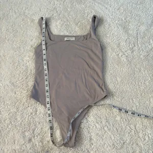 Aritzia Babaton Contour Cropped Women S Preppy College Minimalist Basic Chic thumbnail 4