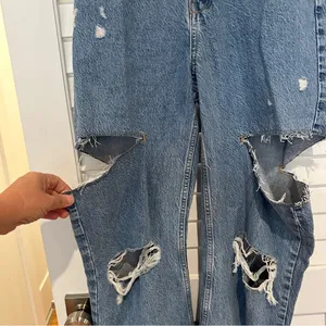 Zara High Rise Destroyed Straight Leg Jeans Sz 2 Ripped Blue thumbnail 2