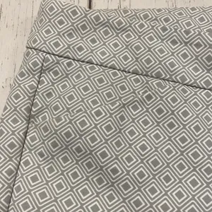 Crosby. Geometric Skinny Ankle Pants Gray Size 6 thumbnail 4