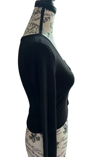 NWT Size Medium Crop Top Black thumbnail 2
